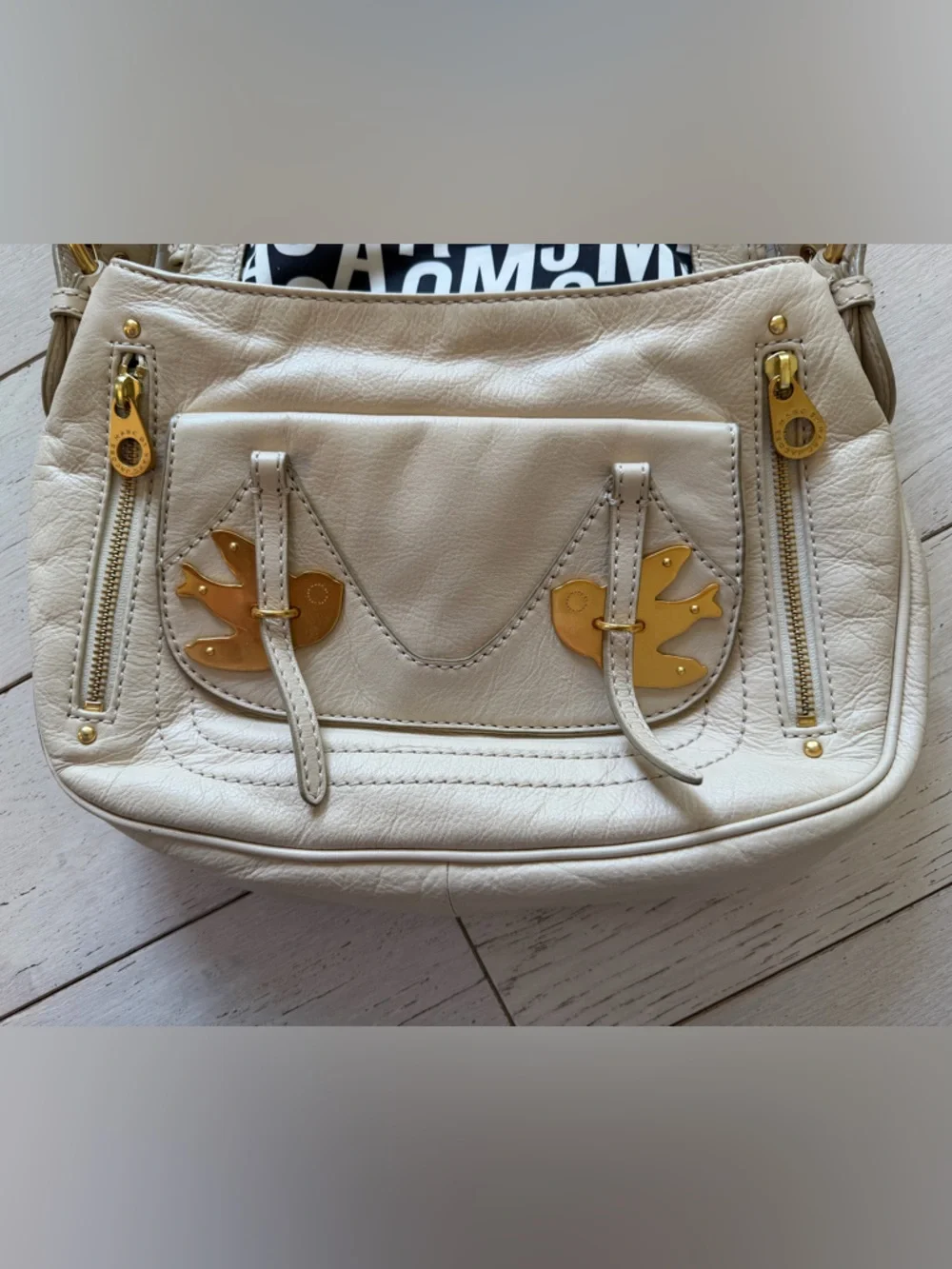 Marc Jacobs Cream Leather Shoulder Bag with Gold Hardware - Picture 5 of 11